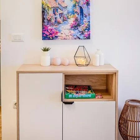 Private Near & Old Town Fast Wifi Apartment *