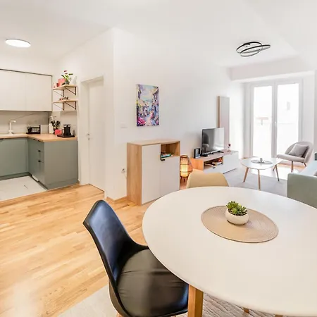 Apartment Private Near & Old Town Fast Wifi